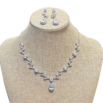 Colar Festa Prateado com Mini Folhas e Gota Brilhante de Zircônia