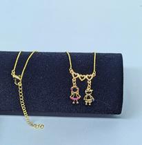 Colar Filhos com Pingente Canga Menino/Menina Coração Vazado com Pedras Zircônias Folheado Ouro 18k Filhas Presente