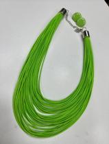 Colar fios verde neon