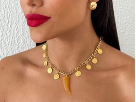 Colar Folheado a Ouro 18k Boho Chic com Dente de Sabre Resinado Colar Folheado a Ouro 18k Boho Chic com Dente de Sabre Resinado
