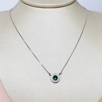 Colar Folheado A Rhodium 18k Com Pingente Cravejado de Zircônia e Centro Com Zircônia Verde. Última Peça!