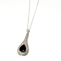 Colar Folheado a Rodium com zircônia gota preta e microzircônias cravejadas em corrente veneziana de 60 cm.