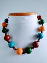 Colar, gargantilha de bola leitosa e camurça