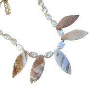 Colar Gargantilha de Pérolas com Pingentes de Madrepérola Colar Gargantilha de Pérolas com Pingentes de Madrepérola