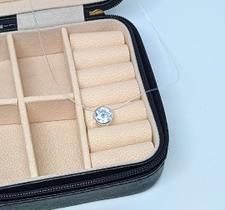 Colar Gargantilha Feminino com Pingente Ponto de Luz Redondo Zircônia Folheado a Prata Tendência Moda