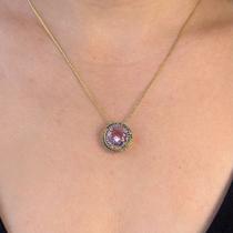 Colar Gargantilha Pingente Círculo Zircônias Color Central Rosa Banhado em Ouro 18k Colar Gargantilha Pingente Círculo Zircônias Color Central Rosa Banhado em Ouro 18k