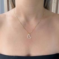 Colar Gargantilha Pingente Coração Cravejado de lado Banhado em Ouro 18k