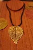 Colar gota com fio de chamois regulavel - Banhado no ouro18k