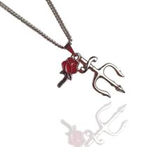 Colar Laroiê Pomba Gira Prateado - Botão De Rosa E Tridente Colar Laroiê Pomba Gira Prateado - Botão De Rosa E Tridente