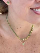 Colar Latiffa Medalhas - Rosa, Azul e Verde Colar Latiffa Medalhas - Rosa, Azul e Verde