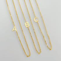 Colar Letra Inicial Lateral Banhado a Ouro 18k Colar Letra Inicial Lateral Banhado a Ouro 18k