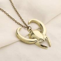 Colar Loki Capacete Chifres Marvel Vingadores Thor Avengers Pingente Ouro Velho Geek Disney Unissex Colar Loki Capacete Chifres Marvel Vingadores Thor Avengers Pingente Ouro Velho Geek Disney Unissex