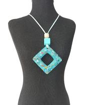 Colar Longo Feminino Cordão Pingente Geométrico Resina Turquesa