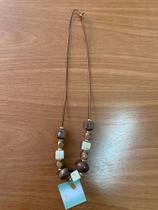 Colar marron com pedras e ajustavel Colar marron com pedras e ajustavel