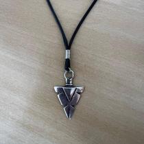 Colar Masculino Ponta De Flecha Prateado Regulável