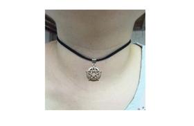 Colar material sintético vintage pentagrama escurecido modelo