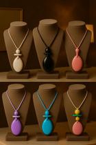 Colar Maxi Pêndulo em Resina Cordão Longo, Design Moderno e Cores Vibrantes