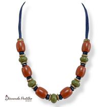 Colar médio c/ cordão, tubos, cristais e contas - colorido inverno 12592