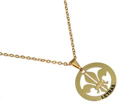 Colar Minha Profissao Letras Flor de Lis Folheado Ouro 18k