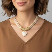 Colar Nude Coração em Howlita Branca com Fio Encerado Colar Nude Coração em Howlita Branca com Fio Encerado