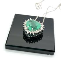 Colar Ouro Branco 18k Pingente Esmeralda e Diamante Natural Colombiana Coraçao 1.4cm x 1.4cm 3.04ct K1890 Colar Ouro Branco 18k Pingente Esmeralda e Diamante Natural Colombiana Coraçao 1.4cm x 1.4cm 3.04ct K1890