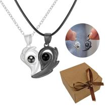 Colar P/ Casal Magnético Metades Te Amo 100 Idiomas Presente