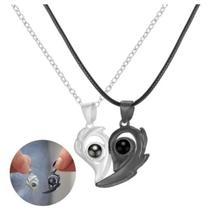 Colar Para Casal Magnético Duas Metades Te Amo 100 Idiomas Prateado