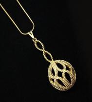 Colar Pêndulo Desenho Detalhado Banho De Ouro 18k 3608