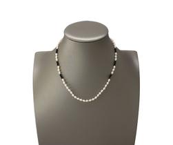 Colar Pérola Água Doce detalhes pedra onix Fecho Prata 925