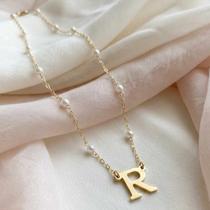 Colar pérolas letra lisa 40cm banhado a ouro 18k LETRA:R Colar pérolas letra lisa 40cm banhado a ouro 18k LETRA:R