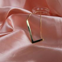 Colar Personalizado com Inicial Deitada - Semijoia Feminina Simonatto