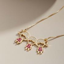 Colar Pingente 03 Filhos (03 Meninas) Banhado Ouro 18K Colar Pingente 03 Filhos (03 Meninas) Banhado Ouro 18K