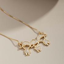 Colar Pingente 03 Filhos (2 Meninas 1 Menino) Banhado Ouro 18K Colar Pingente 03 Filhos (2 Meninas 1 Menino) Banhado Ouro 18K