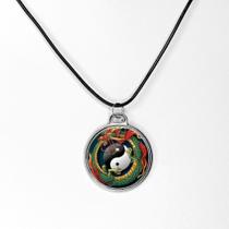 Colar pingente amuleto arte oriental dragão yb yang resinado