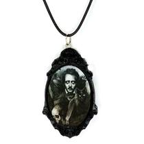 Colar pingente arte gotica edgar allan poe em resina