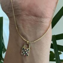 Colar pingente cravejado com micro zircônia banhado a ouro 18k Colar pingente cravejado com micro zircônia banhado a ouro 18k