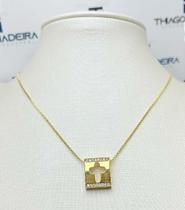 Colar Pingente Cruz Cravejado em Zircônia Cristal 40cm com Banho de Ouro 18k - 1 Unidade