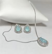 Colar pingente e brinco folheado ródio branco, zircônia azul claro e microzircônias brancas