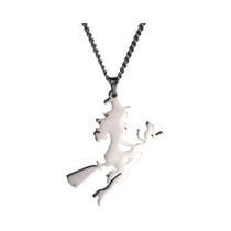 Colar Pingente Gato Bruxa Com Vassoura Mágica Voadora Em Aço Inoxidável Joia Wicca Halloween Para Colar Pingente Gato Bruxa Com Vassoura Mágica Voadora Em Aço Inoxidável Joia Wicca Halloween Para