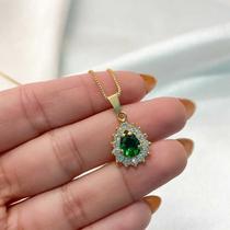 Colar Pingente Gota Verde Esmeralda cravejado ao redor banhado a ouro 18k Colar Pingente Gota Verde Esmeralda cravejado ao redor banhado a ouro 18k