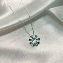 Colar pingente orgânico círculo ondulado banhado a Prata