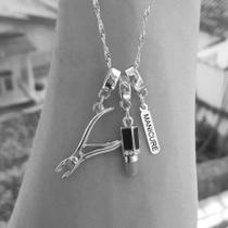 Colar Pingente Profissão Manicure Banhado a Prata 925