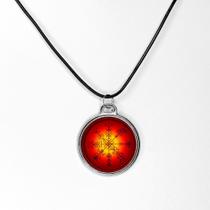 Colar pingente redondo arte resinada runas vikings