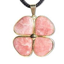 Colar Pingente Trevo 4 Folhas em Quartzo Vermelho com Acabamento Dourado Colar Pingente Trevo 4 Folhas em Quartzo Vermelho com Acabamento Dourado