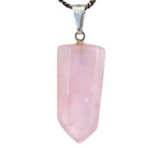Colar Pontinha Pedra Quartzo Rosa Presilha e Pino Prateado Colar Pontinha Pedra Quartzo Rosa Presilha e Pino Prateado