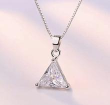 Colar Prateado Geométrico Triângulo Pedra Brilho Banhado A Prata