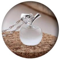 Colar Prateado Pingente Maçã Branca Delicado Colar Prateado Pingente Maçã Branca Delicado