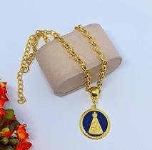 Colar Religioso Feminino Corrente Elos Português com Pingente Medalha Nossa senhora Aparecida Azul Folheado Ouro Luxo
