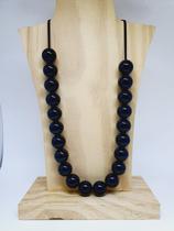 Colar Resina Bolas Pretas Sugestione Fashion
