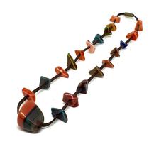 Colar Resina Cascalho Em Camurça Marrom - Design Exclusivo